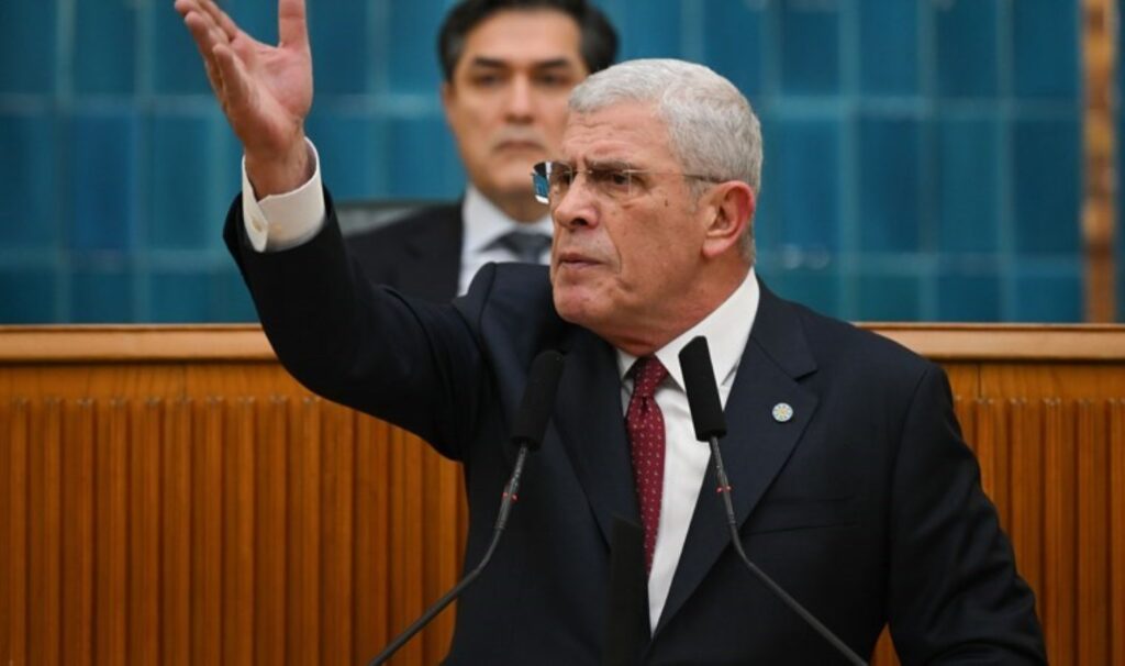 Dervişoğlu, kürsüden Emniyet güçlerine seslendi: ‘Pişmanlık duyacağınız şeylerden uzak durun!’