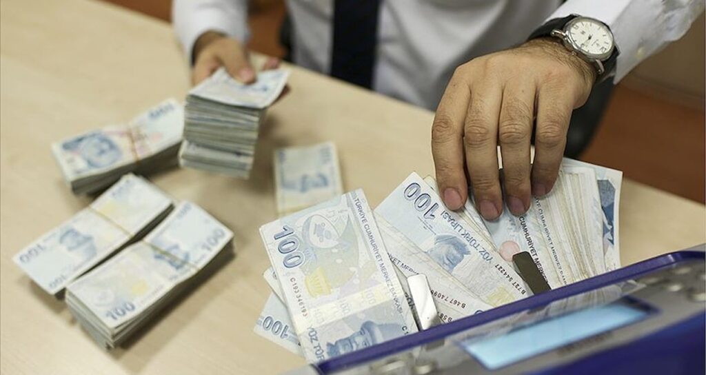 Emeklilere bayram ikramiyesi şoku: Beklentiler 10 bindi, masadaki rakamlar hayal kırıklığı yarattı