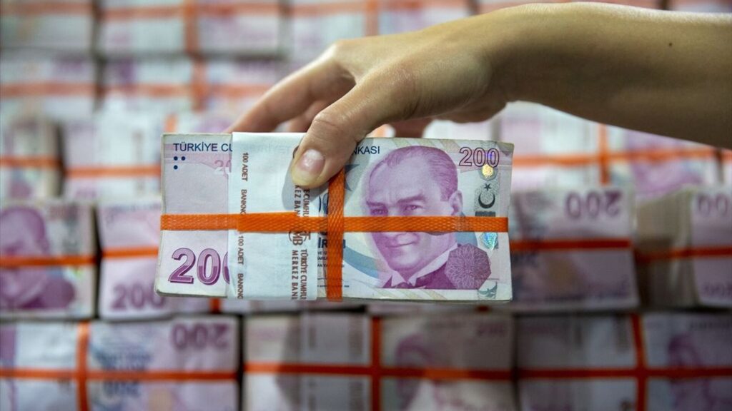 Emekliye çifte bayram: İkramiye zammı geliyor,  masadaki 3 formül belli oldu
