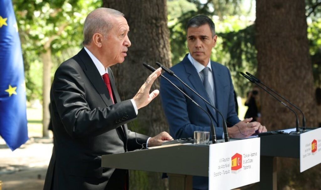 Erdoğan’ı sinirlendiren ‘Osman Kavala’ ve ‘Selahattin Demirtaş’ sorusu… İspanyol gazeteciyi azarladı: ‘Başını sallama’