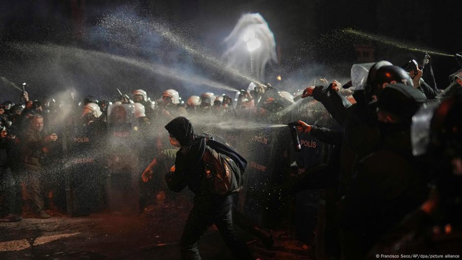 İmamoğlu protestoları: Gazetecilere gözaltı