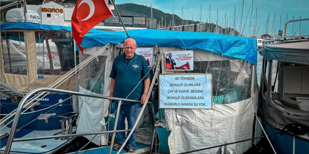 İmamoğlu’nun fotoğrafını da astı: “Muhaliflere çay kahve bedava diğerlerine yağmurlu havada su yok”