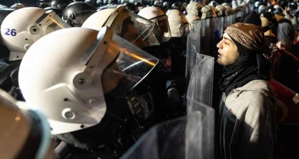 İngiliz gazetesinden korkutan analiz: ‘Türkiye geri dönüşü olmayan noktaya yaklaşıyor’