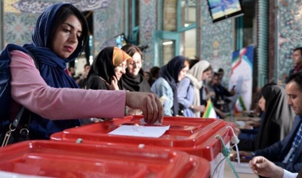 İran’da cumhurbaşkanı adayları son mitinglerini düzenledi