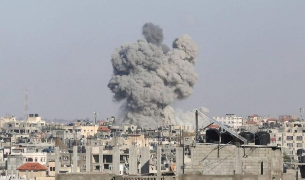 İsrail ordusu Refah’ta UNRWA okulu ile birçok bölgeyi vurdu