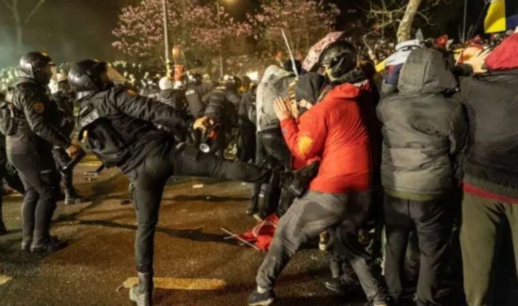 İstanbul Tabip Odası’ndan hekimlere çağrı: “İşkence suçunun tespiti ve ispatında, gözaltı muayeneleri gibi hekim raporları kritik öneme sahiptir”