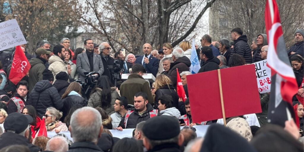 Kayseri’de İmamoğlu protestosu: Geri adım atmayacağız