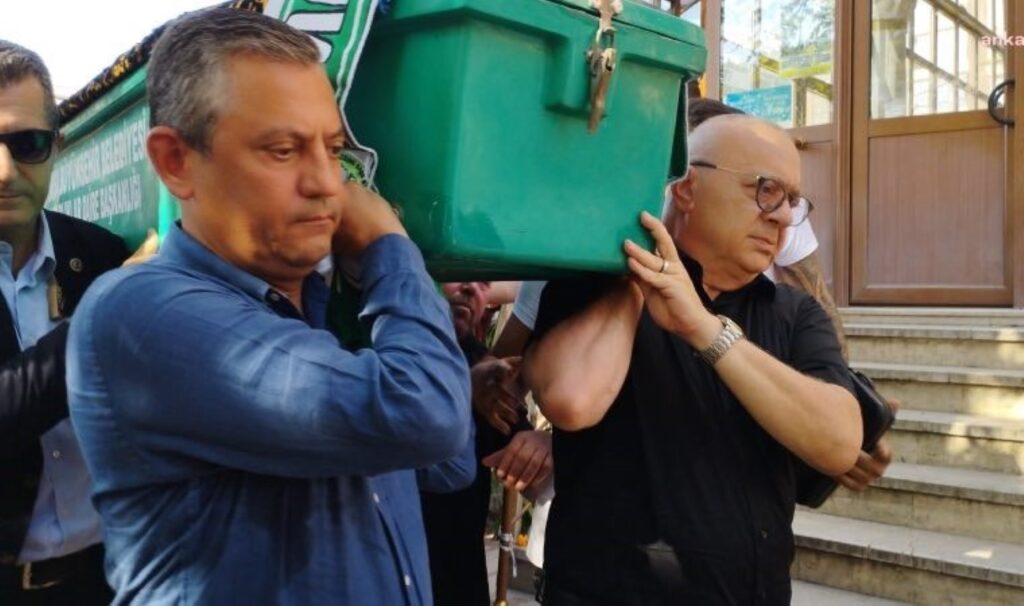Özel MHP’li siyasetçinin cenaze törenine katıldı