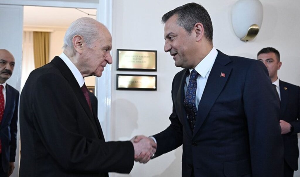 Özgür Özel’den ‘Devlet Bahçeli’ açıklaması: ‘MHP’ye sirayet etmeyeceğini bilse, ilk fırsatta o iki isme ceza verir…’