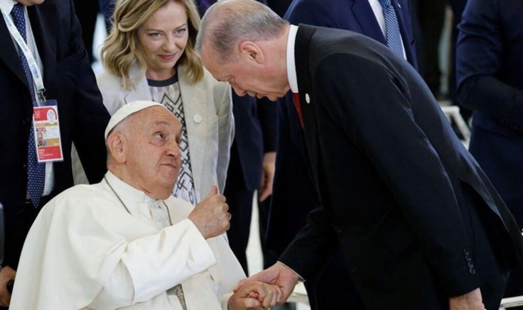 Papa’dan G7 zirvesinde liderlere ‘yapay zeka’ uyarısı: ‘Adaletsizliği büyütebilir’