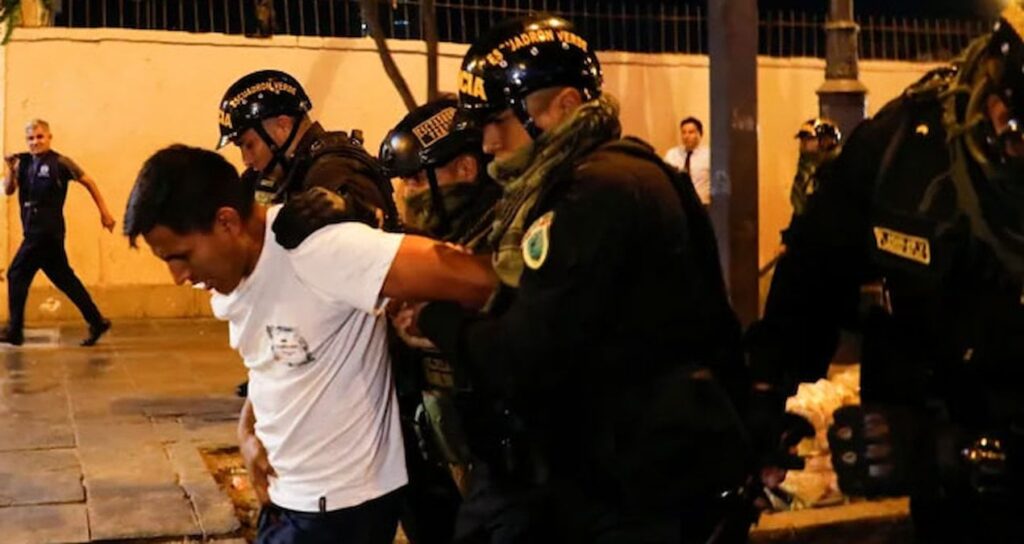 Peru’da şarkıcının öldürüldü, asker sokağa döküldü: Olağanüstü hal ilan edildi
