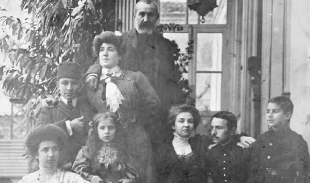 ‘Şakir Paşa Ailesi’ dizi oluyor