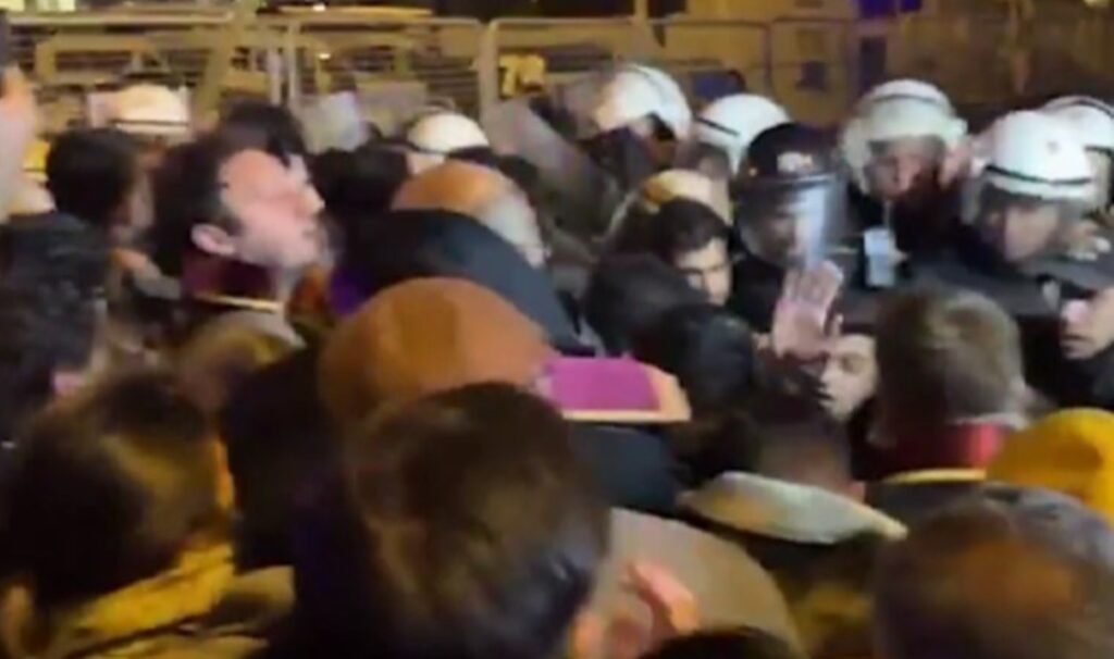Son Dakika… Çağlayan’da avukatlara polis müdahalesi!