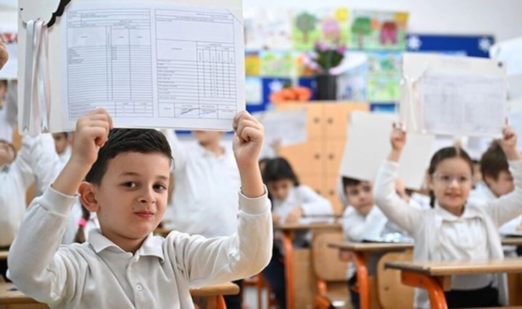 Tatil zili çaldı: 20 milyon öğrenci için karne günü