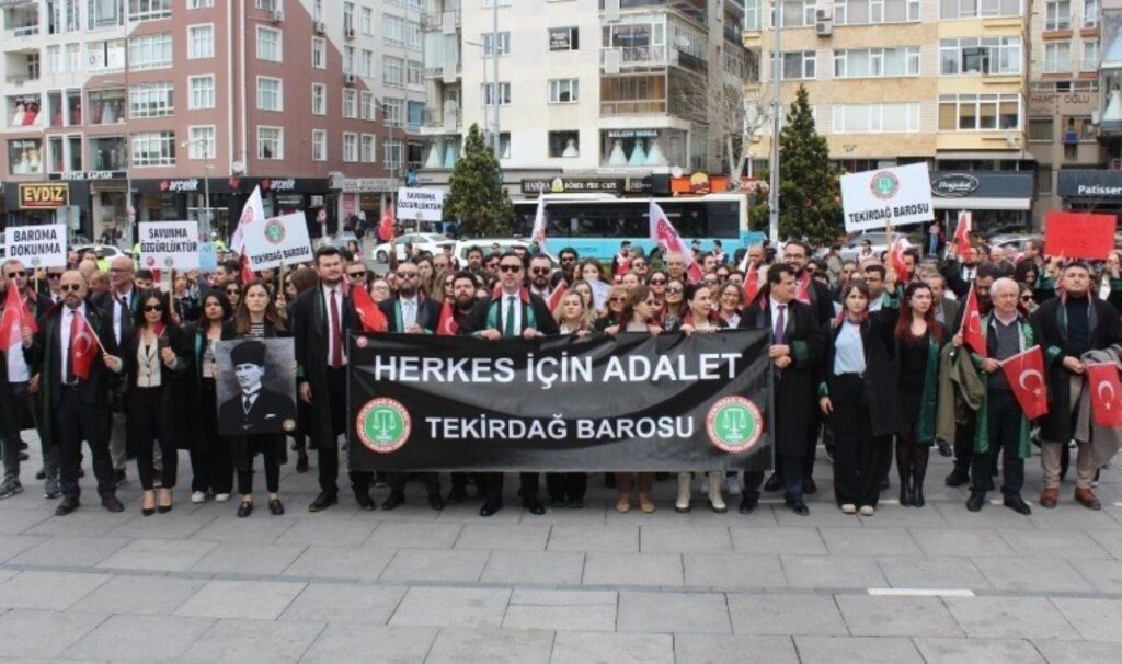 Tekirdağ Barosu’ndan kayyum ve tutuklamalara karşı protesto
