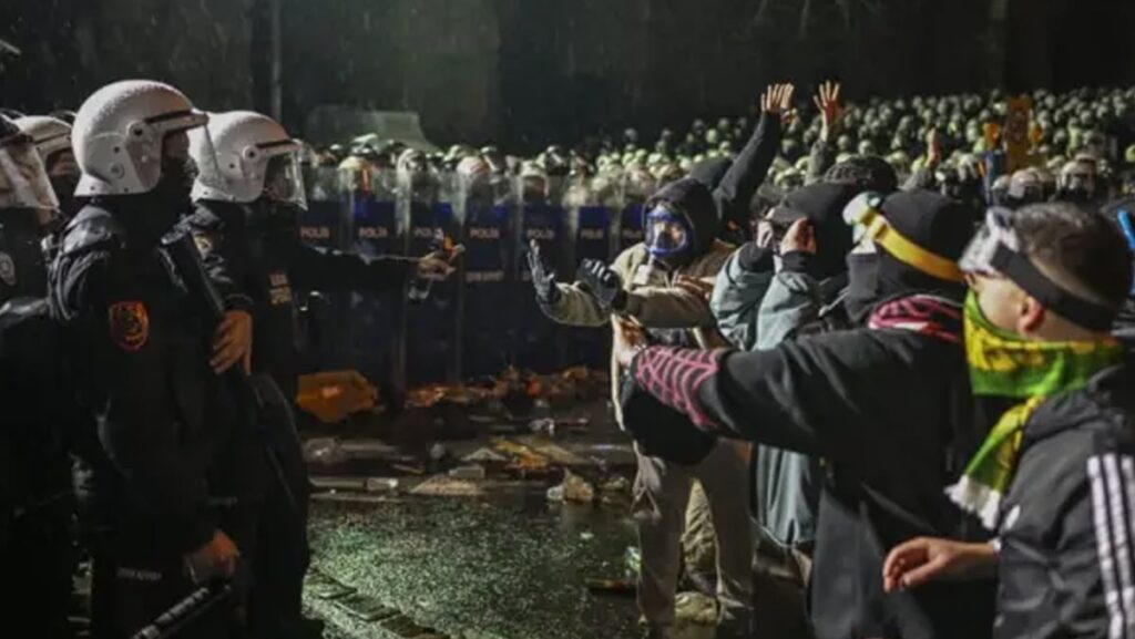 TKH, İmamoğlu eylemleri nedeniyle partiden gözaltına alınanları duyurdu