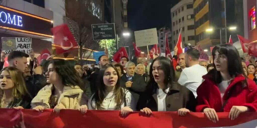 Trabzon sokaklarında ‘İmamoğlu’na Özgürlük’ sloganları atıldı
