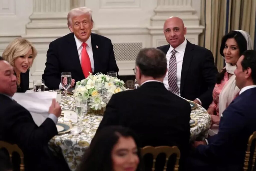 Trump, Müslümanlarla İftar Yemeğinde Buluştu