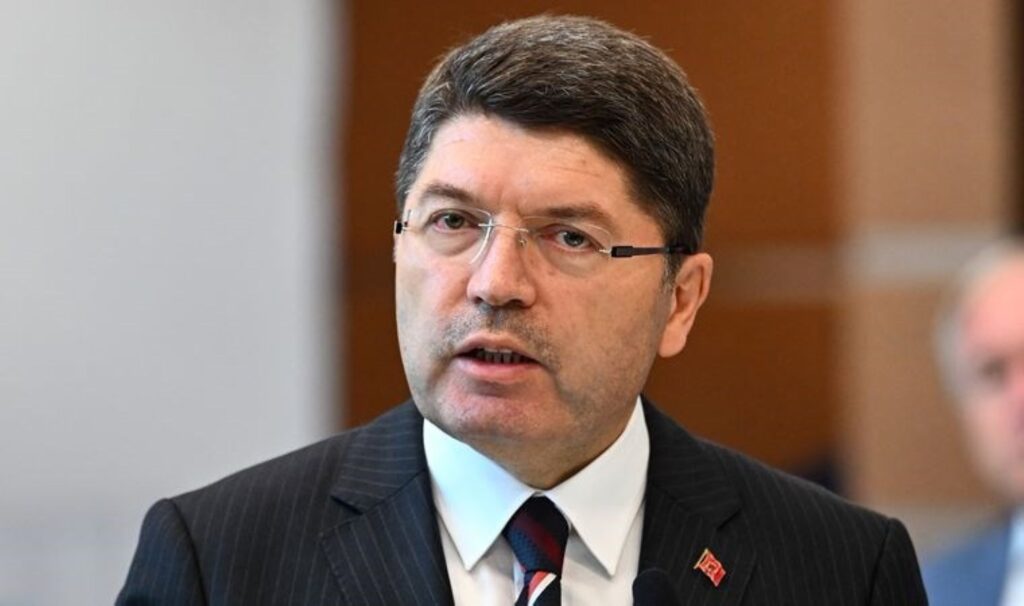 Adalet Bakanı Tunç, İBB tutuklularının Silivri’den sevk edildiğini duyurdu: Gerekçe ‘cezaevi düzeni’ ve ‘sağlıklı soruşturma’!