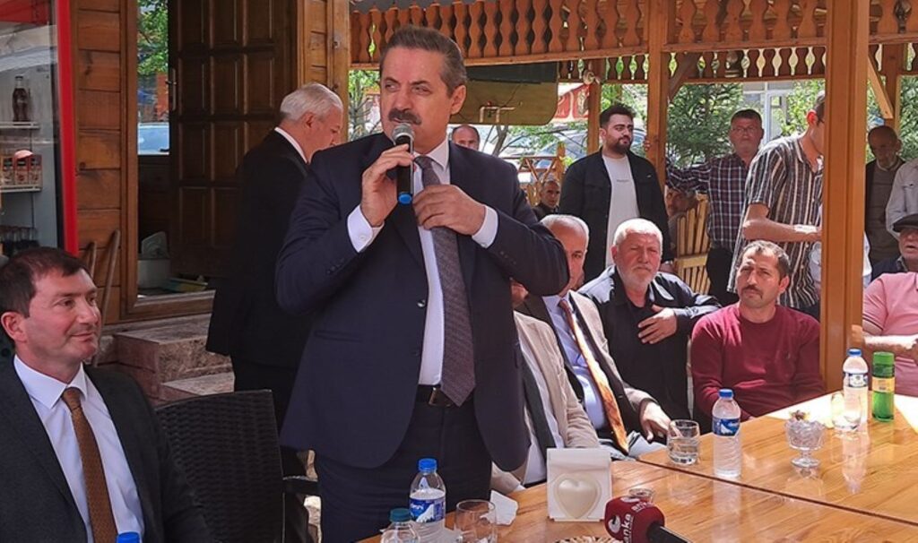 AKP’li Faruk Çelik’ten, Ardahan yolunun bitirilmesini isteyen esnafa ilginç yanıt: ‘Diğer illerle bağlantı kolaylaştıkça, ilimizle ilişkimiz azalır’
