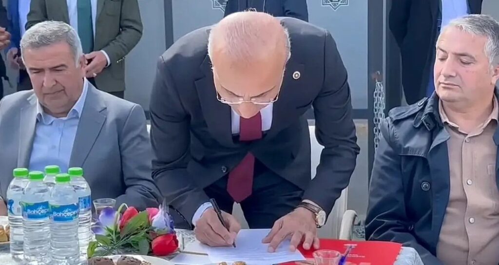 AKP’nin kalelerinde Ekrem İmamoğlu için ilk imzalar atıldı