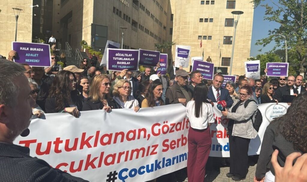 Anne Baba Dayanışma Ağı’ndan tutuklu gençler için çağrı: ‘Çocuklarımızı kimseye zulmettirmeyeceğiz’
