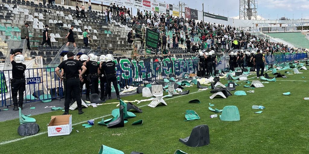Denizlispor küme düştü: Statta ortalık karıştı