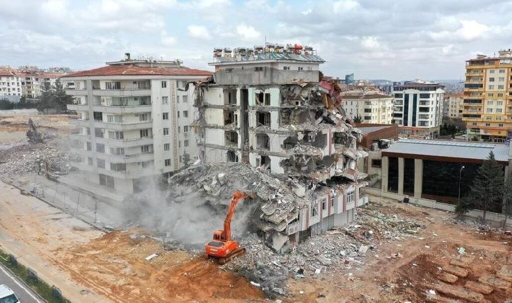 Depremde 25 kişiye mezar olmuştu… Pamukkale Sitesi davasında karar çıktı!