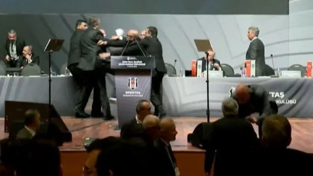 Eski Beşiktaş Başkanı Hasan Arat’a yumruklu saldırı