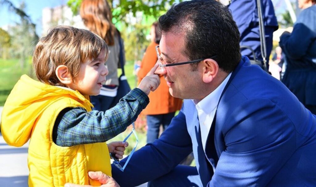 İmamoğlu, çocuklara seslendi: ‘Arkamda dağ gibi duruyorsunuz…’