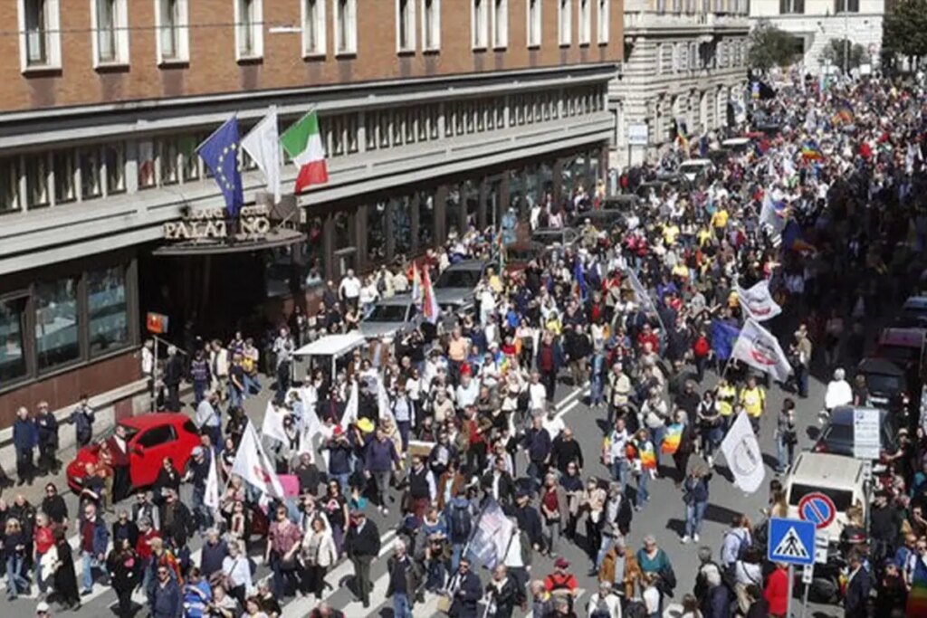 İtalya’da AB karşıtı protesto
