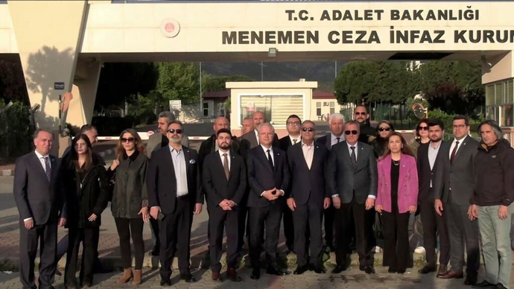 İYİ Parti heyeti Menemen Cezaevinde bulunan öğrencileri ziyaret etti