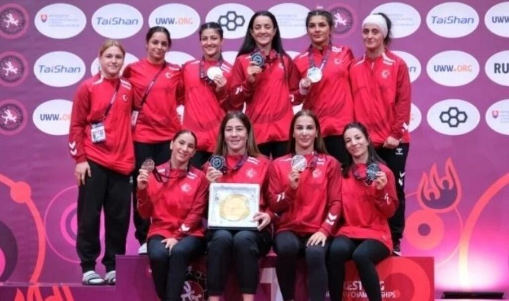 Kadın Güreş Milli Takımı Avrupa Şampiyonası’nda ikinci oldu
