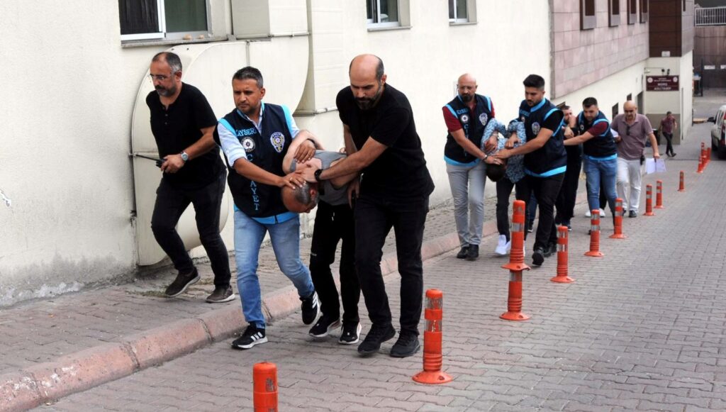Kavgaya müdahale eden polisin şehit edildiği davada sanığa müebbet hapis