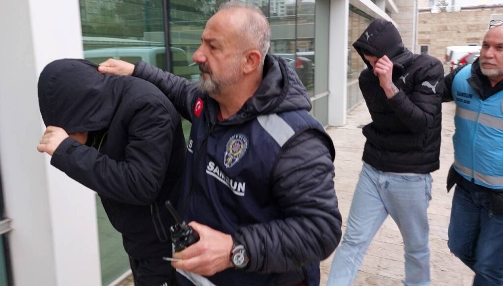 Okulda öğretmeni döven iki çocuk tutuklandı