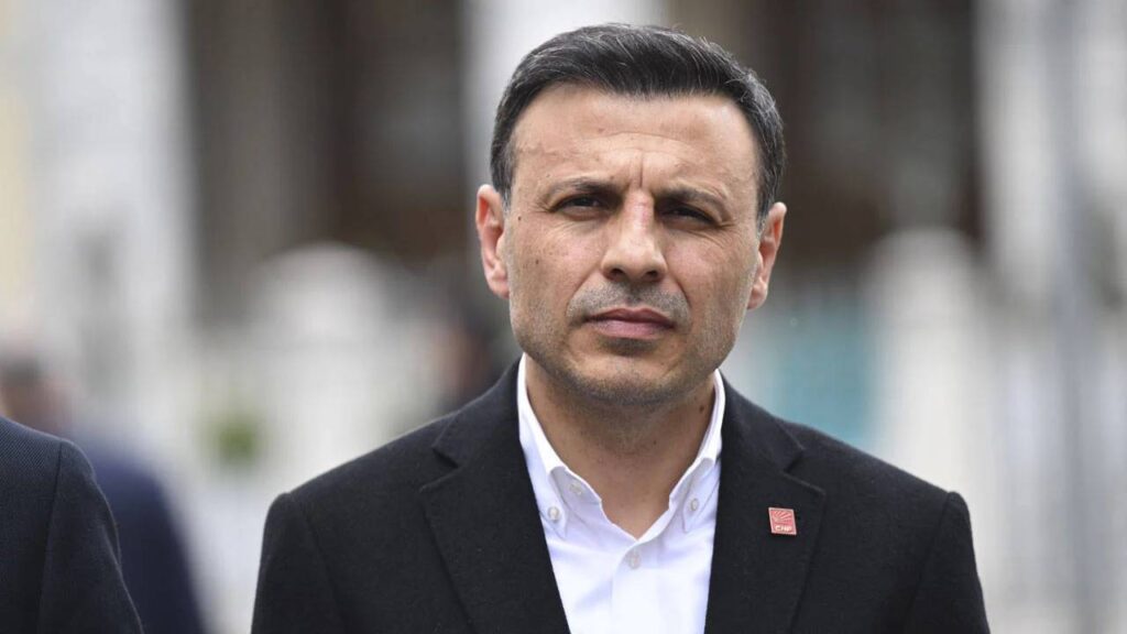 Özgür Çelik’ten emekli olduğu iddialarına yanıt