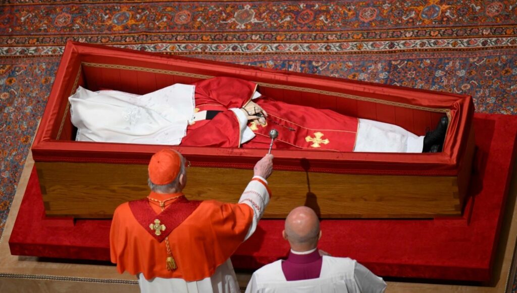 Papa için cenaze töreni: Hazırlıklar sürüyor