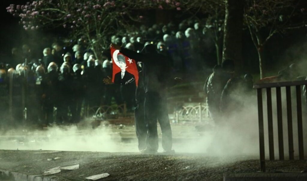 Saraçhane davasında savunma yapan genç: Bir polis ‘sizin gibi okumuşları daha çok döveceğiz’ dedi