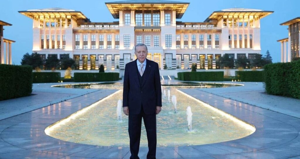 ‘Saray’da 7 bin kişi çalışıyor’
