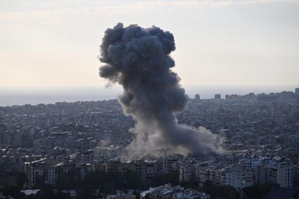 Soykırımcı İsrail’den Beyrut’a hava saldırısı