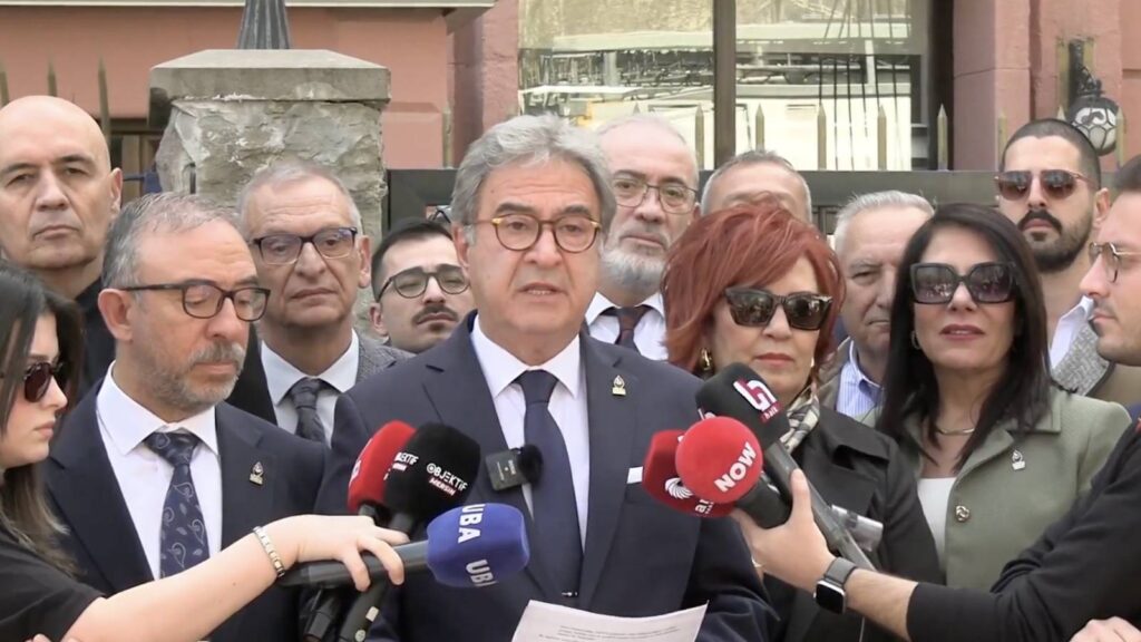 Zafer Partisi’nden Adalet Bakanlığı önünde açıklama: Ümit Özdağ’ın tutsaklığı, milli, üniter, laik devletin sigortasıdır