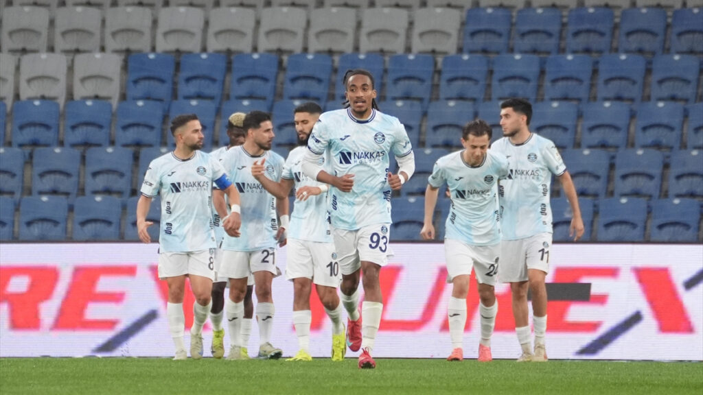 Adana Demirspor, Başakşehir’i son dakika golüyle yendi