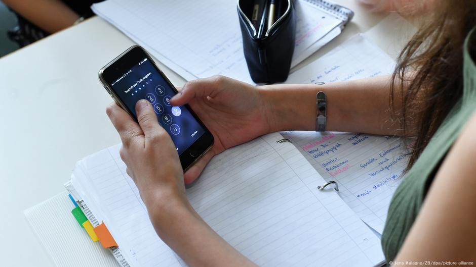 Almanya’daki okullarda akıllı telefon yasağı mı geliyor?