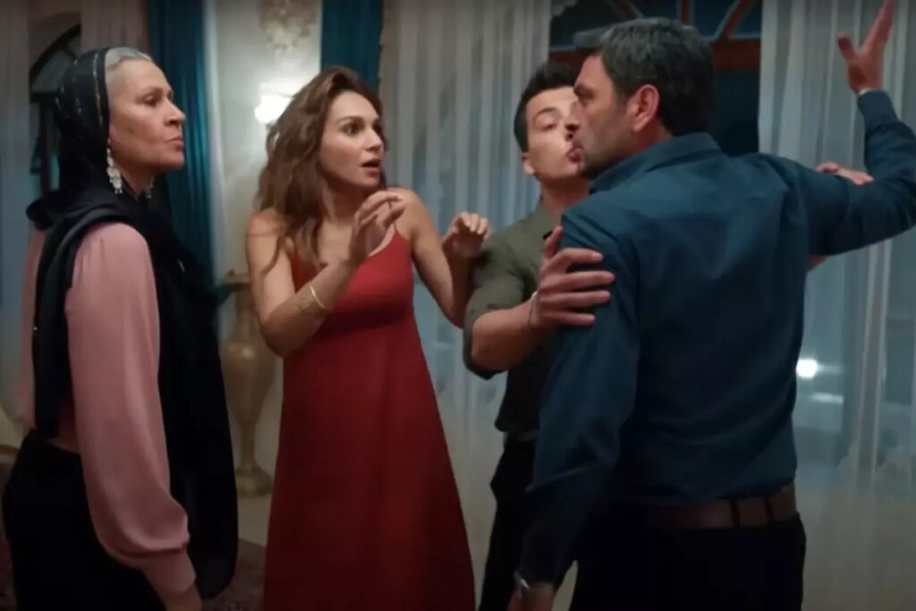 Coca-Cola reklamıyla tepkilerin odağı haline gelen Uzak Şehir’de skandal sahne