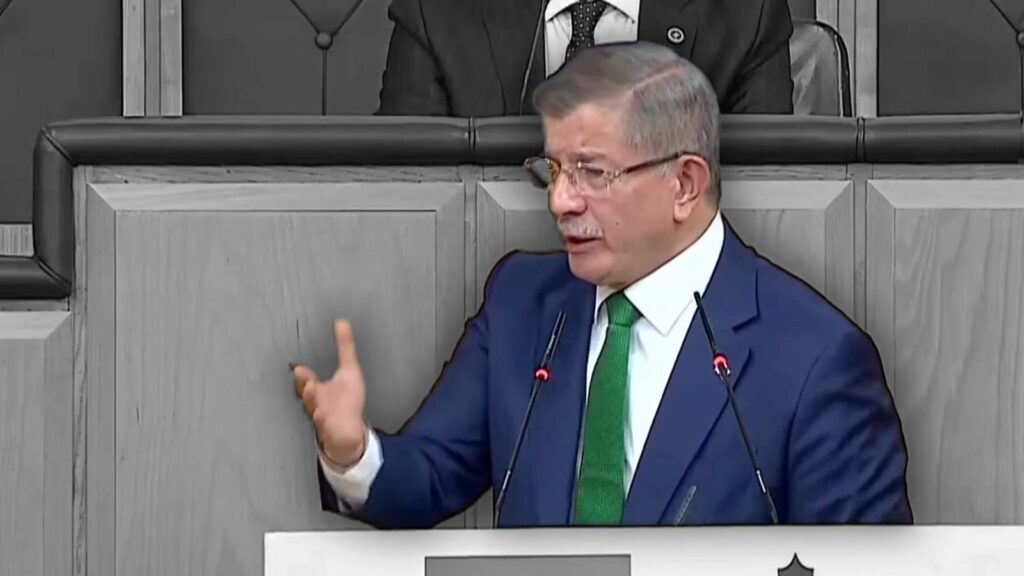 Davutoğlu’ndan Erdoğan’a sert tepki: Siyasi ahlaka uymayan milletvekili transferlerine kalkışmak güven ortamını bozar