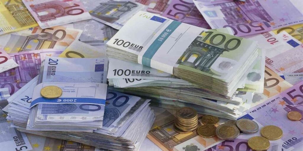 Euro yükseldi, 44 TL’yi geçti