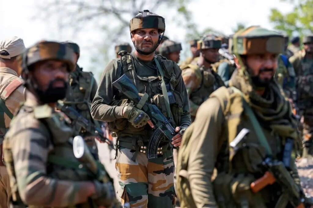 Hindistan 3 bölgeden saldırıyor: Pakistan’ın Keşmir bölgesinde çok sayıda patlama