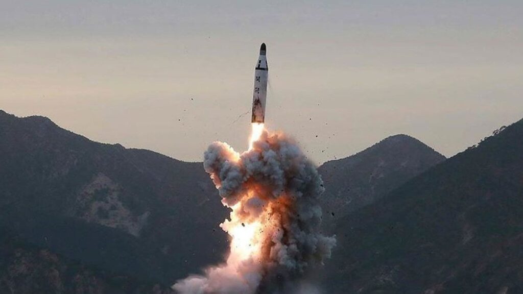 Kuzey Kore, Güney Kore’ye füze fırlattı