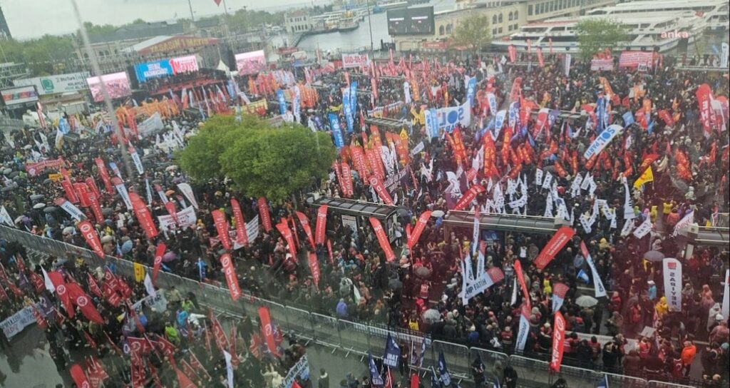 Meydan tutsaksa otokrasidir