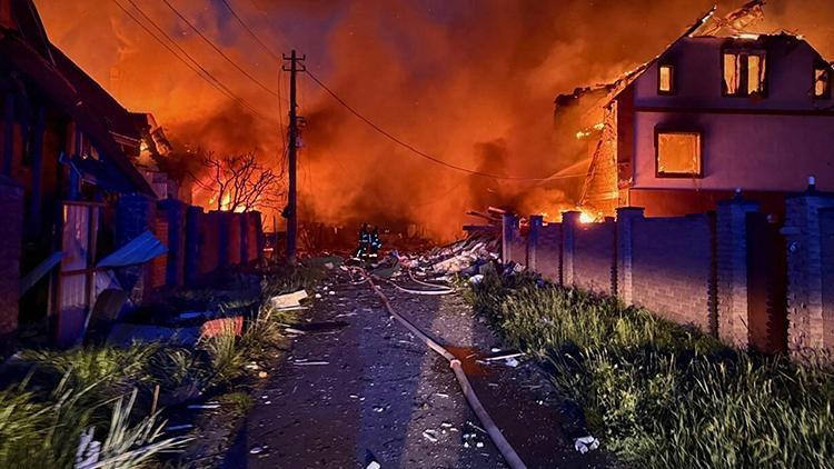 Rusya, savaşın başından bu yana en büyük hava saldırısını düzenledi: Ukrayna şehirleri alevler içinde kaldı